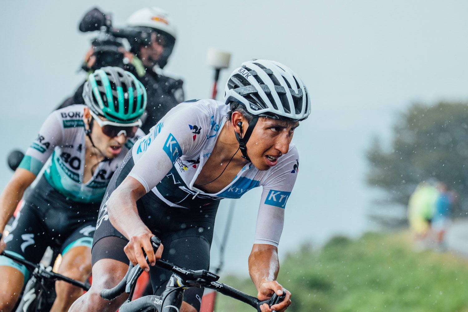 Egan Bernal se luce en el Col de l’Iseran y es el nuevo líder del Tour