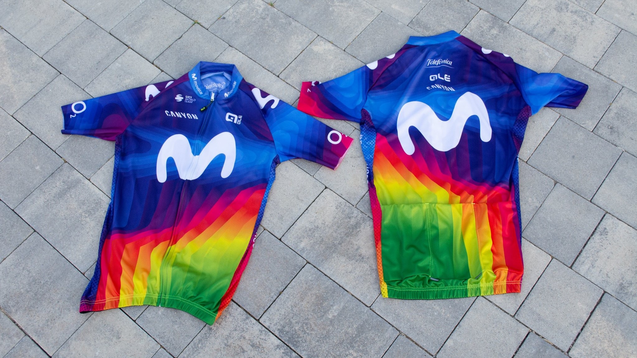 Movistar presenta su maillot solidario para la Strade Bianche Ciclismo Internacional