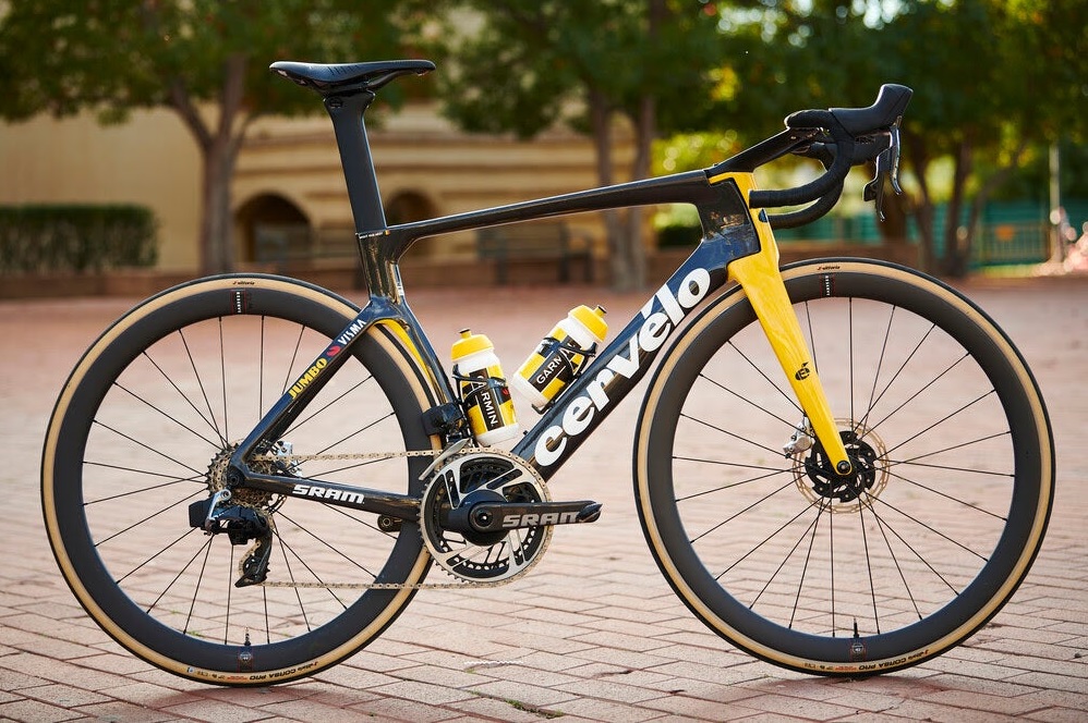 jumbo-visma-y-el-desaf-o-de-transformar-180-bicicletas-en-tiempo