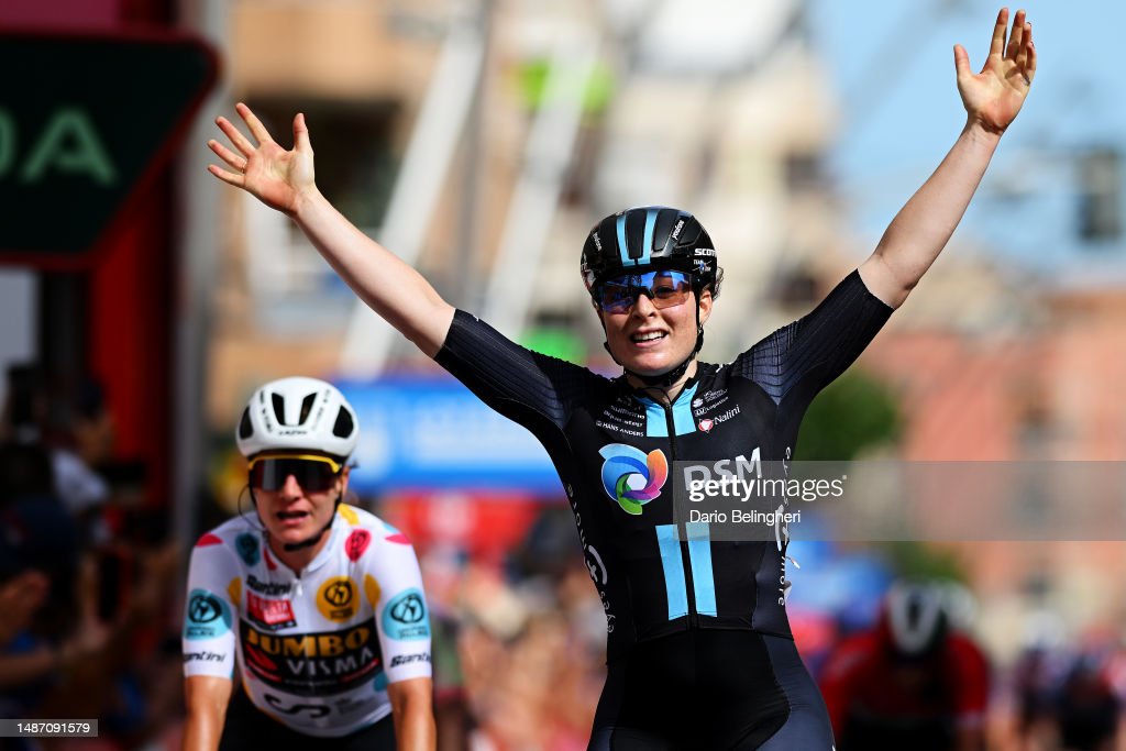 Charlotte Kool beats Marianne Vos in the first sprint of La Vuelta Femenina – International Cycling